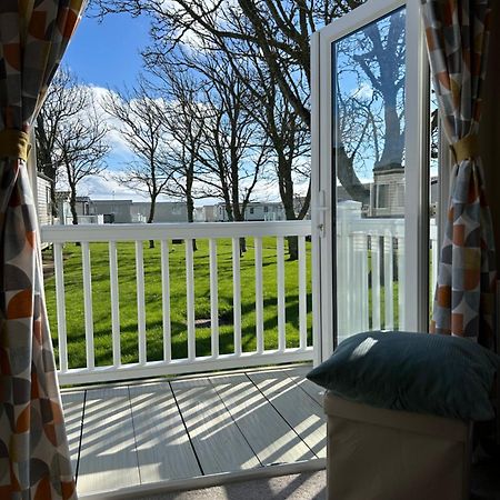 Bertie-By-The-Sea At Hoburne Naish Hotel Highcliffe Bagian luar foto