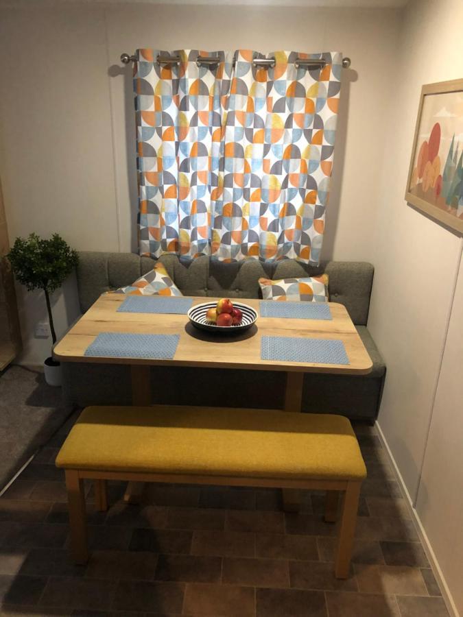 Bertie-By-The-Sea At Hoburne Naish Hotel Highcliffe Bagian luar foto