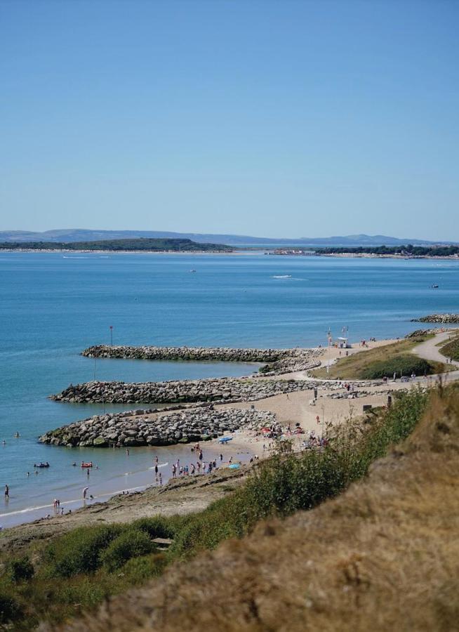 Bertie-By-The-Sea At Hoburne Naish Hotel Highcliffe Bagian luar foto