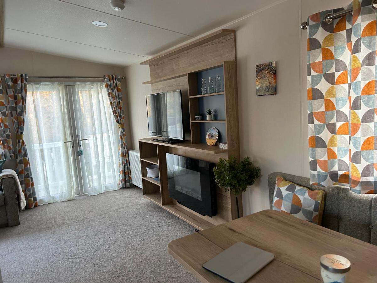 Bertie-By-The-Sea At Hoburne Naish Hotel Highcliffe Bagian luar foto