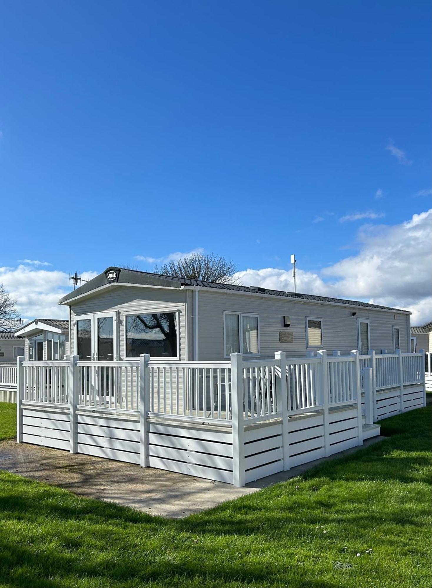 Bertie-By-The-Sea At Hoburne Naish Hotel Highcliffe Bagian luar foto