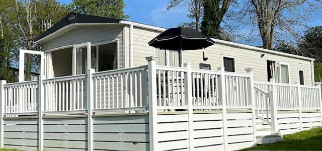 Bertie-By-The-Sea At Hoburne Naish Hotel Highcliffe Bagian luar foto